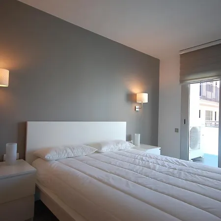 Apartament Lets Holidays New Flat Beachfront In