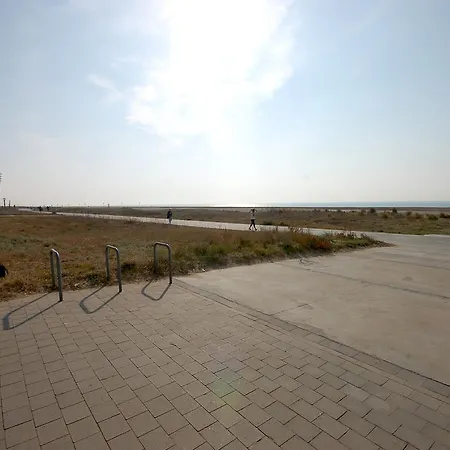 Lets Holidays New Flat Beachfront In كاستيلديفيلس