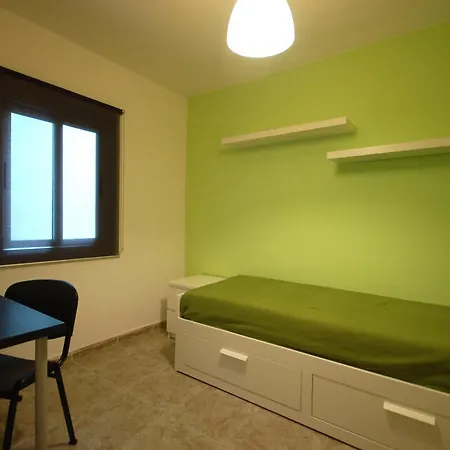 شقة Lets Holidays New Flat Beachfront In كاستيلديفيلس
