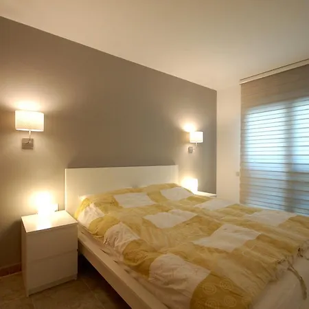 شقة Lets Holidays New Flat Beachfront In كاستيلديفيلس